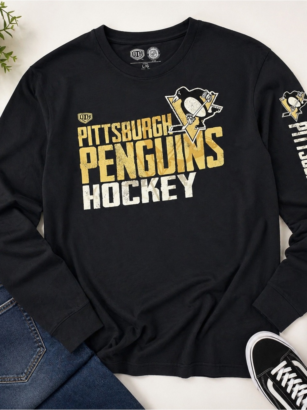 Boys L Pittsburgh Penguins NHL Hockey Black Long Sleeve Tee with Holographic Tag